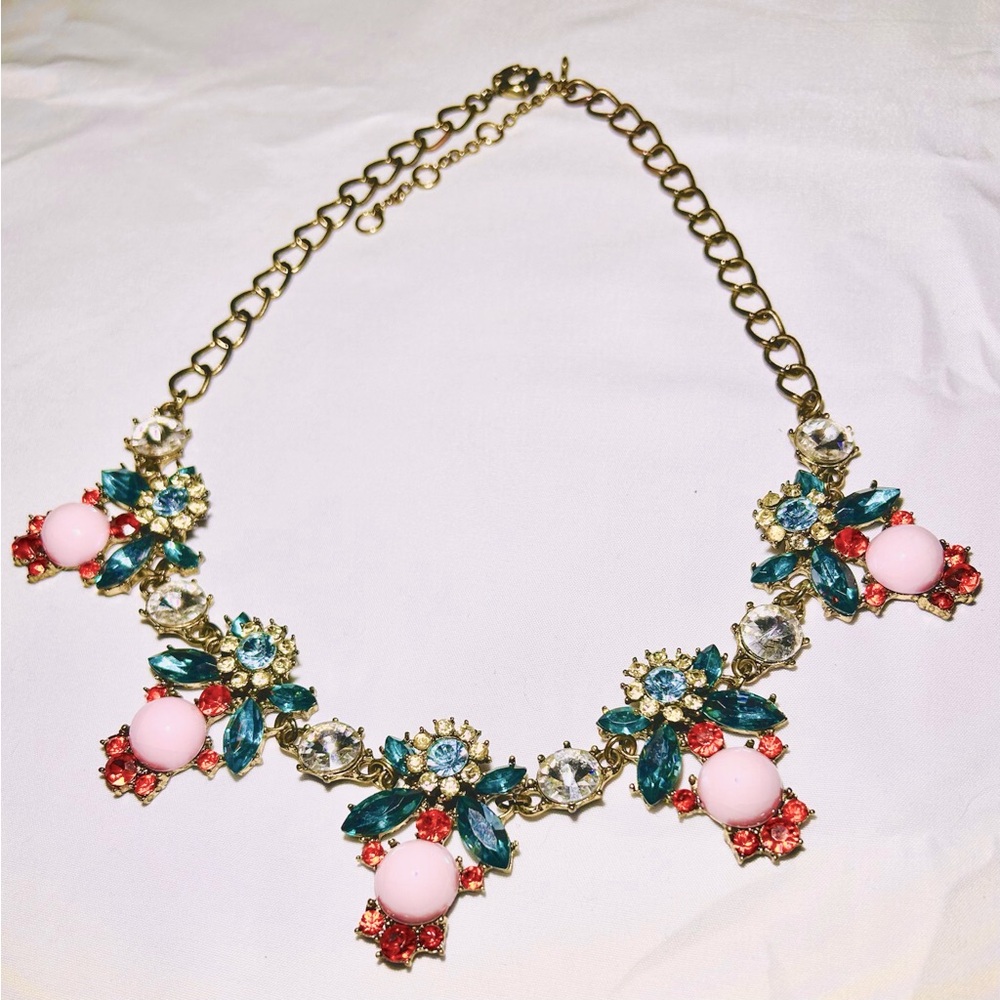 Gorgeous statement necklace